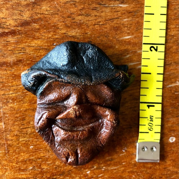 Vintage Leather Smiling Face with Floppy Hat Brooch Pin - Picture 5 of 6